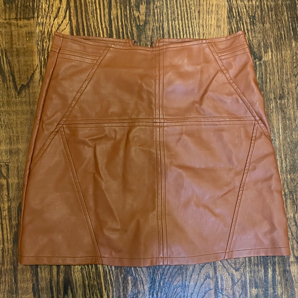 Brown faux-leather mini skirt. EUC. Size small. Pink Lily.